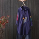 Dam skjortblus med broderad fjäder Längre stil med rundad nederkant Trekvartsärmar med färgglada fjädrar Klassisk krage Bomull 4
