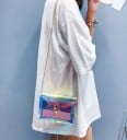 Liten dam crossbody väska i genomskinlig PVC med holografisk effekt Kedjeslinga och metallspänne på locket 17 x 14 x 6 cm 6