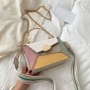 Dams crossbody-väska med färgglada geometriska delar och metallhandtag Kedja och randigt axelband PU-läder och polyester 20 x 13 x 8 cm 3