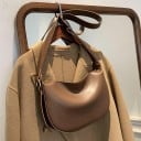 Dams crossbody-väska över axeln i halvmåneform Dragkedjestängning Justerbar rem med spänne PU-läder och polyester 27 x 6 x 19 cm 6