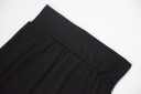 Dam långkjol i slät polyester Smal rak passform med bred midja Flödande material Lätt utställd nederkant Maxilängd 5