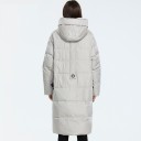Dams lång quiltad vinterjacka med hög huva och snören Lösa snitt under knäna Kontrastfärgad svart dragkedja Sidofickor 100% polyester 2