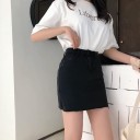 Kvinnors jeans mini kjol med rå nederkant Åtsittande passform Kort slits Framsidans fickor Bälteshällor Knappstängning 4