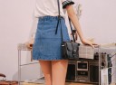Kvinnors korta denimkjol med knappar fram Hög midja A-linjeformad design Två framfickor Retro stil För avslappnad och sportig klädsel 5