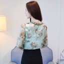 Damskjorta med blommönster och sydda blommor Volangkrage med rosett Långa genomskinliga ärmar med volanger Polyester och spandex 7