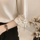 Dams elegant blus med V-ringning Trekvartsärmar med rosett i slutet Lösare passform Tyg med fin lyster Polyester 6