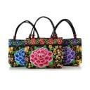 Damhandväska 31 x 23 x 10,5 cm Färgglad blommig broderi Etnisk stil Två rundade handtag med pärlor Rektangulär form 10