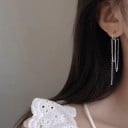 Damörhänge med en fin hängande kedja Hängande örndekoration med små detaljer Lätt minimalistisk smycke av bijouteri-metall 16