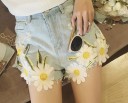 Denimshorts för kvinnor med blommor 4