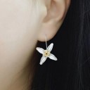 Boucles d'oreilles pour femmes avec des fleurs 11