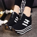 Randiga sneakers för kvinnor 5