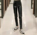Skinny byxor för kvinnor gjorda av konstläder A234 7