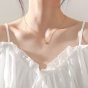 Damhalsband med cirkulärt hänge D570 3