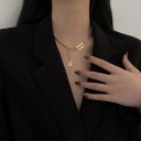 Damhalsband med bokstaven B 4