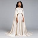 Abiti da sposa arabi da donna con lungo mantello sulle spalle e scollatura alta a collo con strascico in colore avorio 3