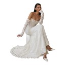 Abiti da sposa lunghi senza spalline in stile sirena con corsetto e perline al décolleté bianchi con piccola coda 2