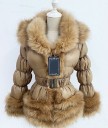 Abrigo de plumas para mujer con cuello y dobladillo de piel sintética Corte entallado con cinturón y hebilla Mangas abullonadas con costuras 4