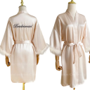 Accappatoio da donna con bordo in peluche sulle maniche Scritta Bridesmaid Chiusura in vita Accappatoio leggero in poliestere e seta artificiale Elegante accappatoio 5