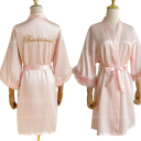 Accappatoio da donna con bordo in peluche sulle maniche Scritta Bridesmaid Chiusura in vita Accappatoio leggero in poliestere e seta artificiale Elegante accappatoio 1