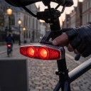 Achterlichtbeugel voor elektrische fiets en e-bike Montage op zadelrails Verstelbare hoek ABS kunststof 8 x 5,5 cm Zwart Voor e-bikes en fietsen 5