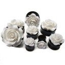 Acryl plug voor het oor met decoratieve roos Sieraad voor uitgerekte oorlel Zwarte basis met verhoogde randen Verpakking 2 stuks 13