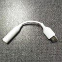 Adapter USB-C till 3,5 mm jack för anslutning av kabelhörlurar till enhet med USB-C-kontakt Kort kabel med slät yta 1