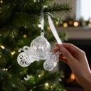 Adorno navideño para árbol de Navidad Carroza de cuento de hadas con cabina redonda Transparente con brillo perlado Ruedas decoradas Con cinta 3