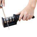 Afilador de cuchillos de cocina manual multifuncional Tipo de 3 segmentos Hoja de acero inoxidable Base antideslizante Afilado de cuchillas seguro para el hogar 2