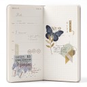 Agenda hebdomadaire verte 187 x 94 mm pour 53 semaines avec illustration de montagnes et d'arbres sur la couverture pour la planification du temps et des notes sur la page quadrillée 4