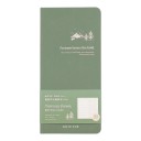 Agenda settimanale verde 187 x 94 mm per 53 settimane con disegno di montagne e alberi sulla copertina per la pianificazione del tempo e appunti sulla pagina a quadretti 1