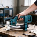 Akku-Schmierpistole 69 MPa Bürstenloser Motor 960 W Schlauch 50 cm LED Licht Blau Für Makita 18 V Batterien Für Werkstatt und Auto-Service 6