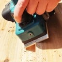 Akumulátorový elektrický hoblík na dřevo s baterií 4,0 Ah a nabíječkou modro-černý ruční řezačka pro dílnu a truhlářství 3