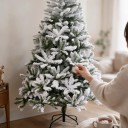 Albero di Natale artificiale Innevato Rami pieghevoli Altezza 150 cm Diametro 85 cm Verde e bianco Supporto pieghevole 3 sezioni Decorazione 3