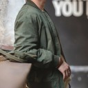 Ανδρική πράσινη bomber ζακέτα με φερμουάρ και πορτοκαλί επένδυση και τσέπη στον ώμο με ριγέ γιακά, μανσέτες και κάτω μέρος 8
