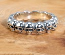 Anello con teschi 1