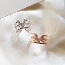 Anello da donna con lettera V 3