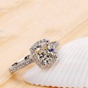 Anello elegante con gemme 1