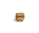 Anello regolabile con pietra ovale verde chiaro e ampia fascia martellata in tonalità dorata, gioiello decorativo distintivo 2