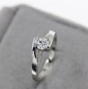 Anillo de compromiso con circonita 2