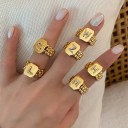 Anillo de mujer con letra del alfabeto. 1