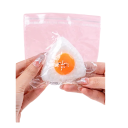 Antistress-Knautschspielzeug Spiegelei 12,7 × 13 cm weiche Squishy-Figur mit Eiweiß und Eigelb TPR für die Hand zur Entspannung und Stressabbau 4