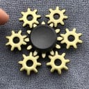 Antistress metalen fidget spinner met decoratief motief Draaiende speelgoed voor de vingers om spanning te verlichten Oudgouden uitstraling Grootte 5