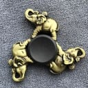 Antistress metalen fidget spinner met decoratief motief Draaiende speelgoed voor de vingers om spanning te verlichten Oudgouden uitstraling Grootte 18