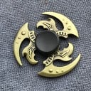 Antistress Metall Fidget Spinner mit dekorativem Motiv Drehspielzeug für die Finger zur Entspannung von Spannungen Antikgoldene Optik Größe ca. 6 4
