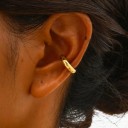 Aretes de acero inoxidable para la oreja 1,36 x 0,32 cm Circulares tono dorado Aretes minimalistas estrechos de acero quirúrgico Joyería elegante 2