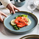Assiette avec bord doré 2