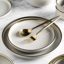 Assiette avec bord doré 3