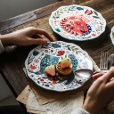 Assiette avec un chat et des ornements 3