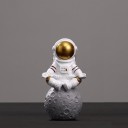 Astronaut og månestatue 5