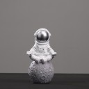 Astronaut og månestatue 6